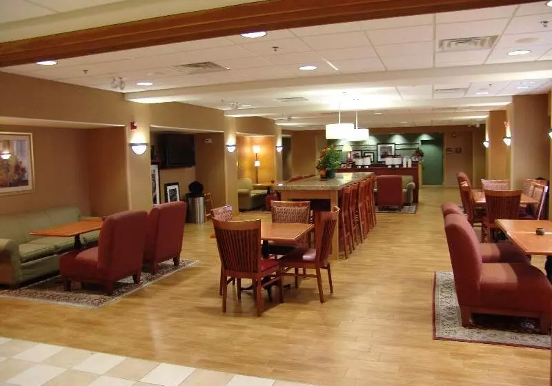 هتل Hampton Inn Garden City