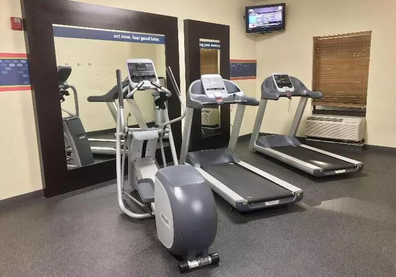 هتل Hampton Inn Garden City