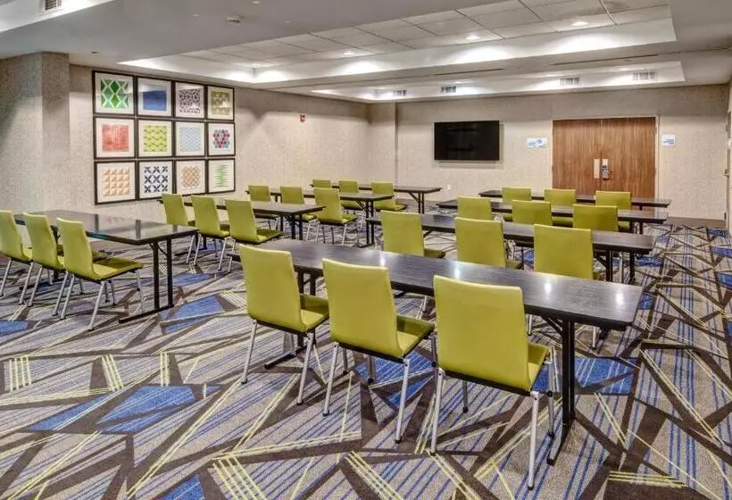 Holiday Inn Express Hotel & Suites Memphis Southwind, An Ihg