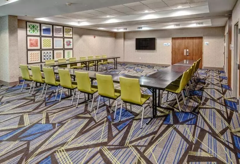 Holiday Inn Express Hotel & Suites Memphis Southwind, An Ihg