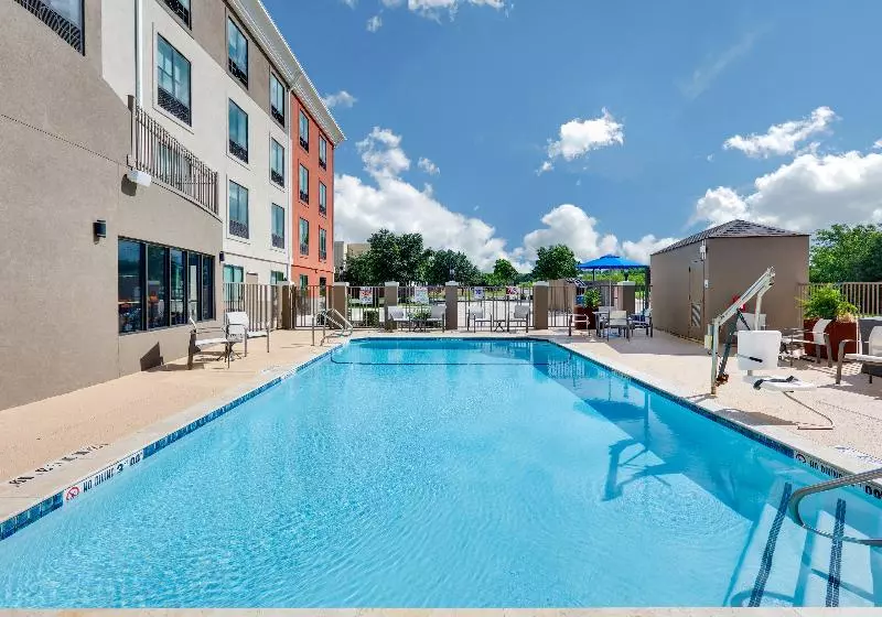 ホテル Holiday Inn Express & Suites San Antonio Nw Near Seaworld, An Ihg