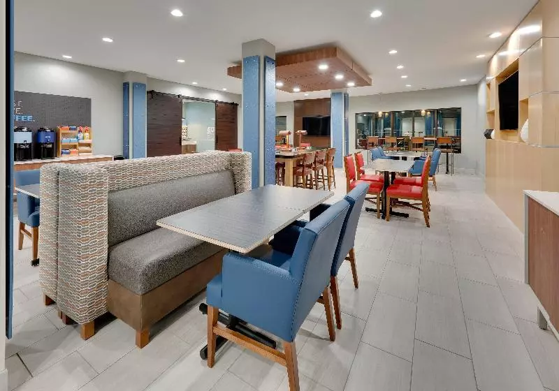 ホテル Holiday Inn Express & Suites San Antonio Nw Near Seaworld, An Ihg