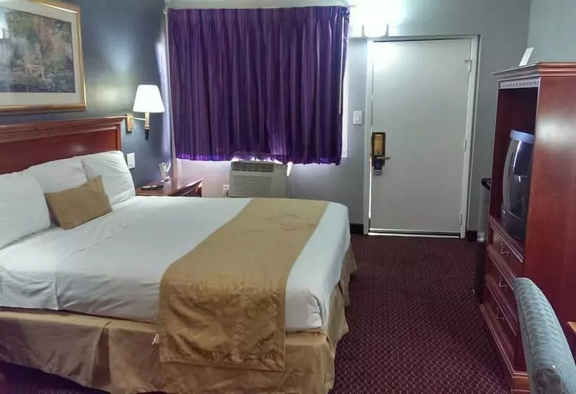 ホテル Travelodge By Wyndham Flagstaff Near I40