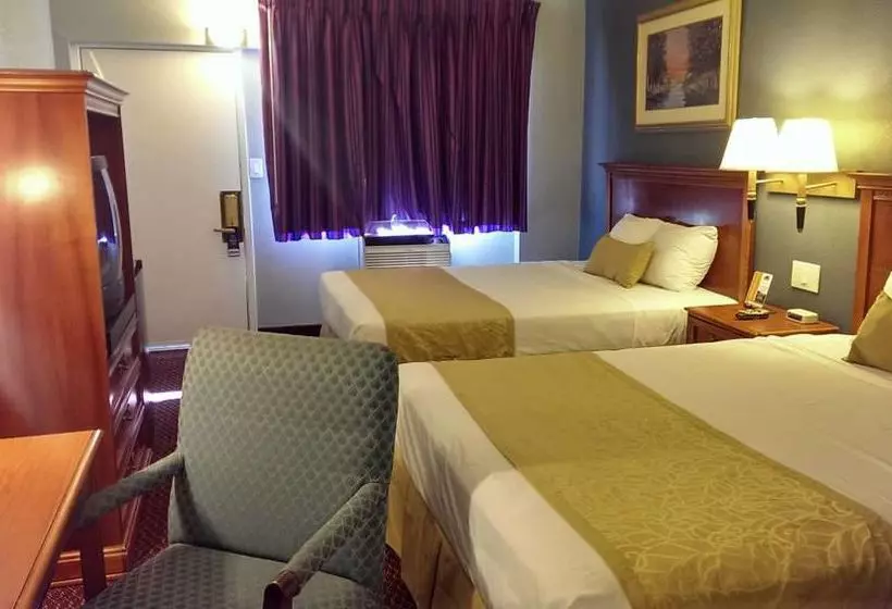 ホテル Travelodge By Wyndham Flagstaff Near I40