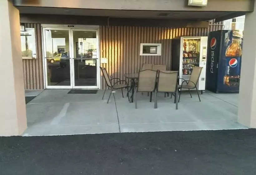 ホテル Travelodge By Wyndham Flagstaff Near I40