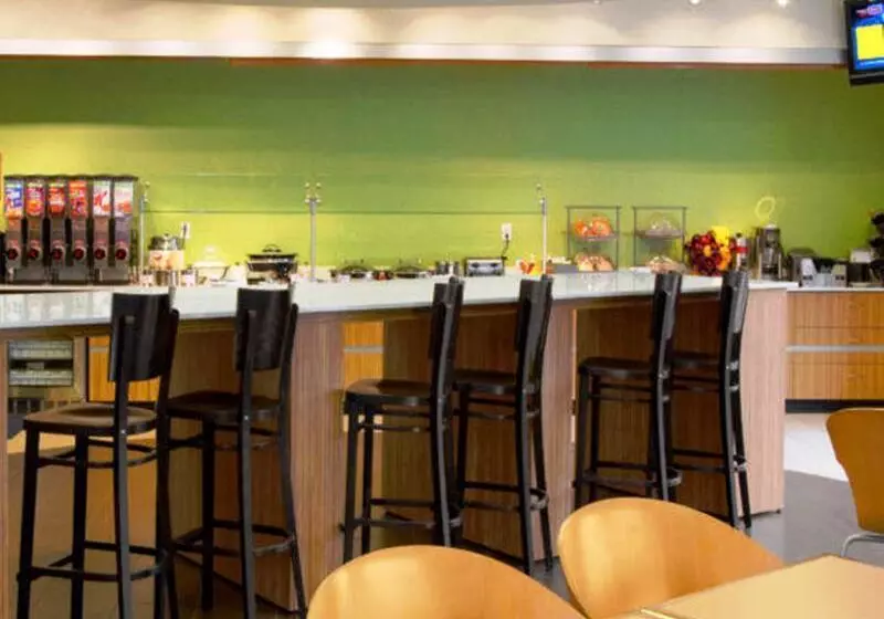 ホテル Springhill Suites St. Louis Brentwood