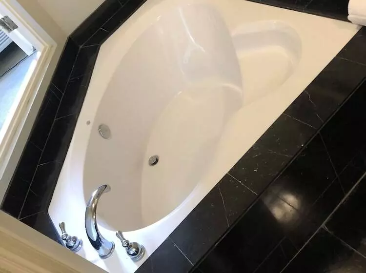 Отель The Juliet