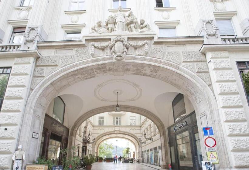 Aurora Apartment Danube View