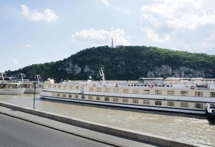 Aurora Apartment Danube View