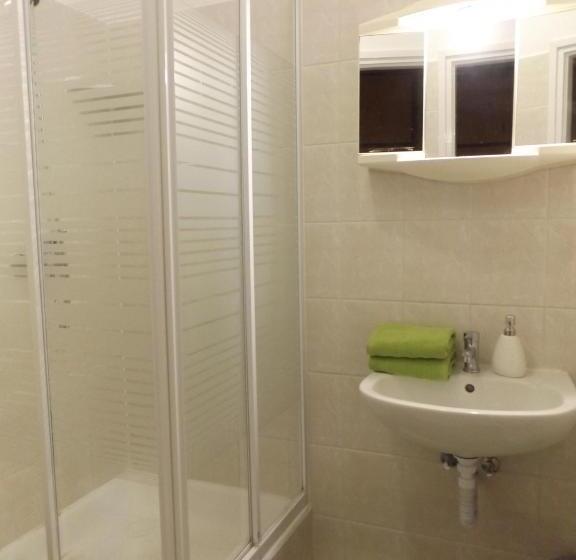 בית מלון כפרי Bartók Tér Panzió