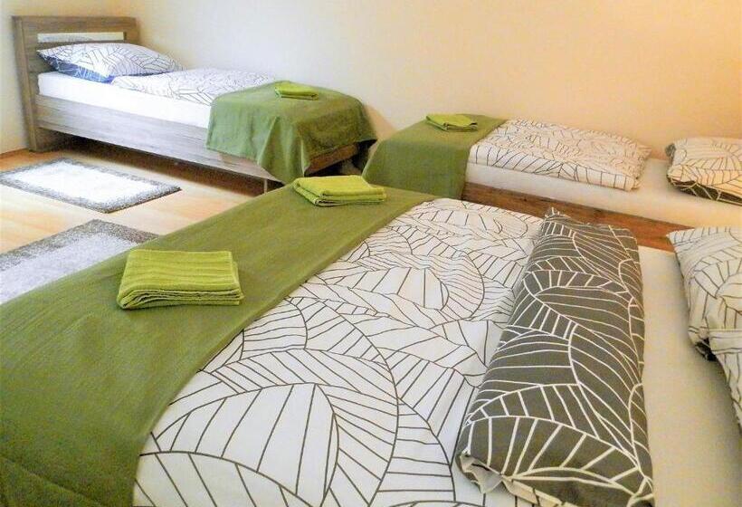 בית מלון כפרי Bartók Tér Panzió