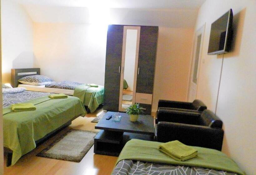 בית מלון כפרי Bartók Tér Panzió