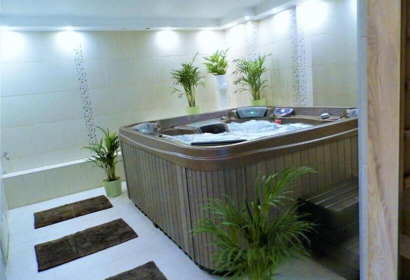 בית מלון כפרי Bartók Tér Panzió