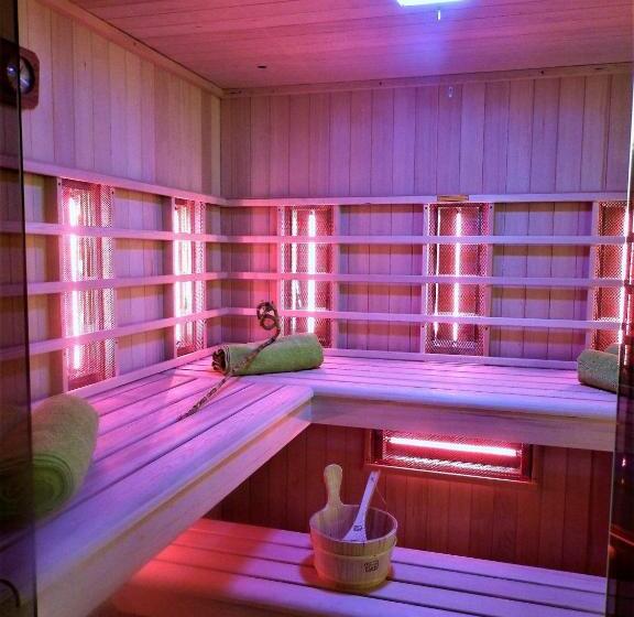 בית מלון כפרי Bartók Tér Panzió