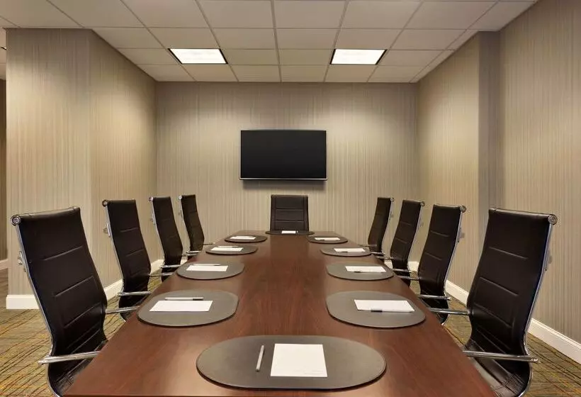 Отель Hampton Inn & Suites Largo