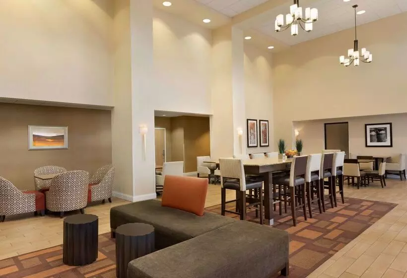 Отель Hampton Inn & Suites Largo