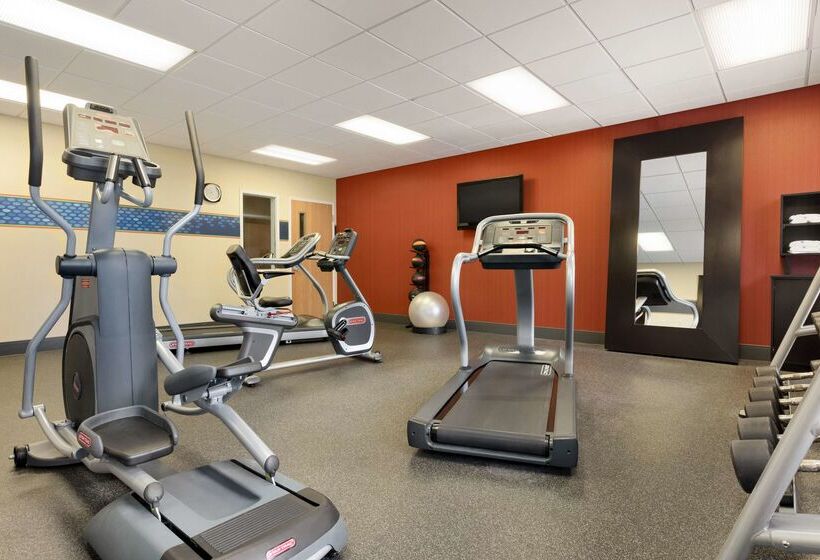 בית מלון כפרי Hampton Inn & Suites Largo