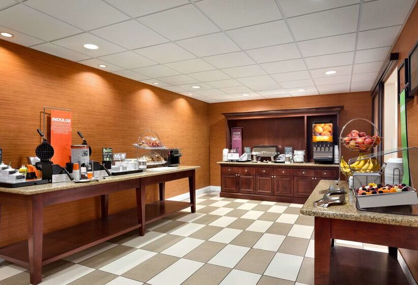 בית מלון כפרי Hampton Inn & Suites Largo