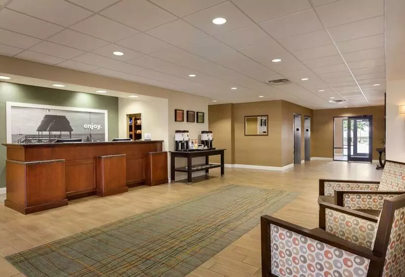 Отель Hampton Inn & Suites Largo
