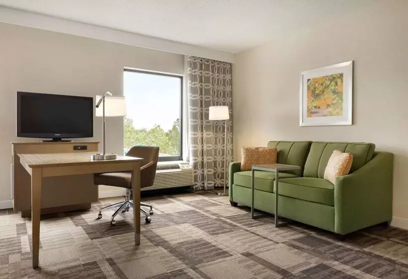 Отель Hampton Inn & Suites Largo