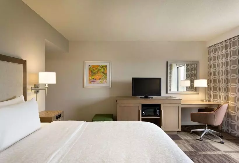 Отель Hampton Inn & Suites Largo