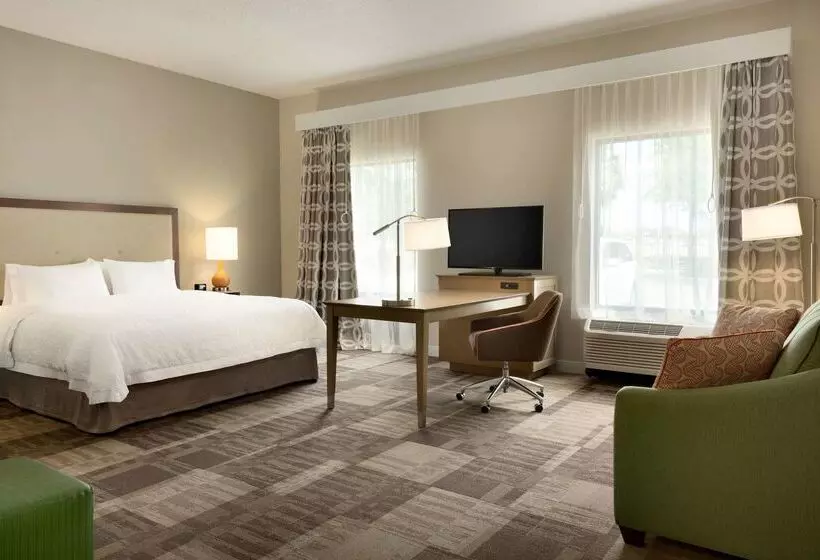 Отель Hampton Inn & Suites Largo
