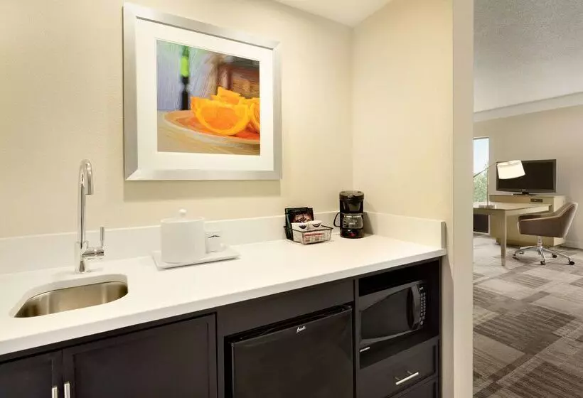 Отель Hampton Inn & Suites Largo