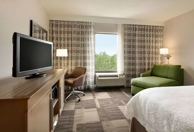 Отель Hampton Inn & Suites Largo