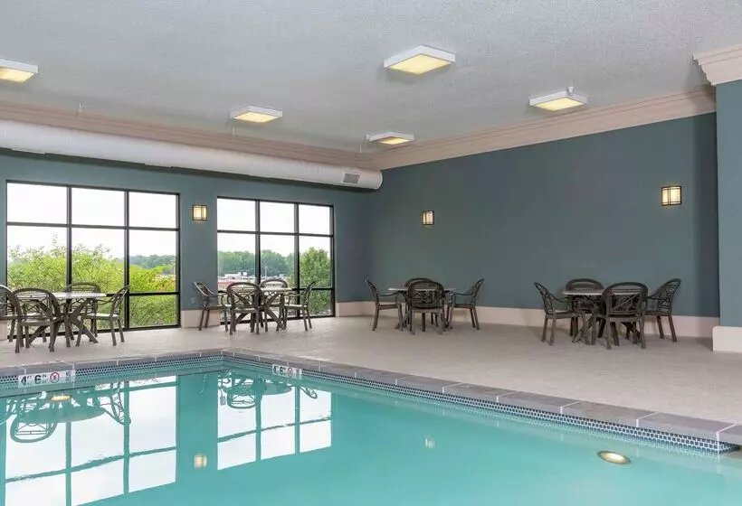 בית מלון כפרי Hampton Inn Warsaw