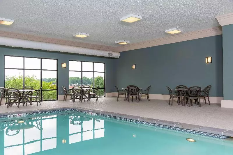 בית מלון כפרי Hampton Inn Warsaw