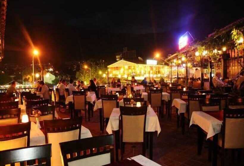 酒店 Hisar Holiday Club