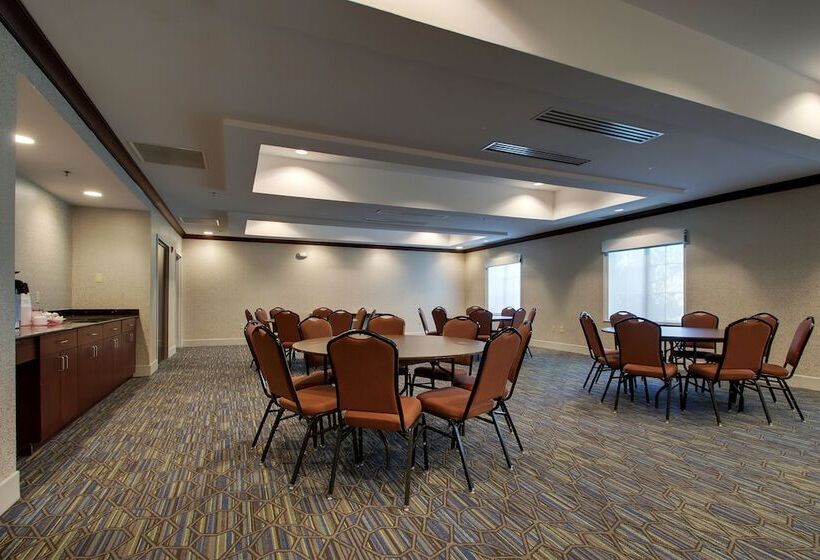 Holiday Inn Express Hotel & Suites Middleboro Raynham, An Ihg