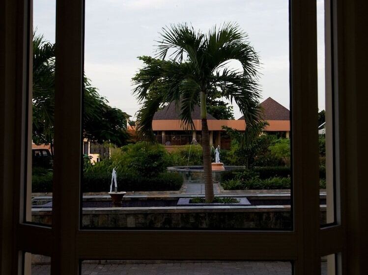 בית מלון כפרי The African Regent