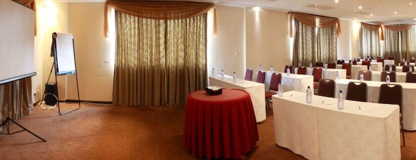 בית מלון כפרי The African Regent