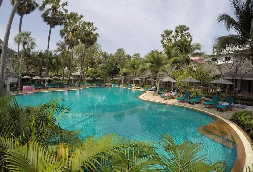 בית מלון כפרי Bannpantai Resort