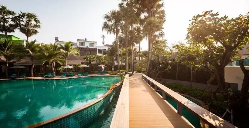 בית מלון כפרי Bannpantai Resort