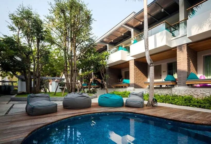 בית מלון כפרי Bannpantai Resort