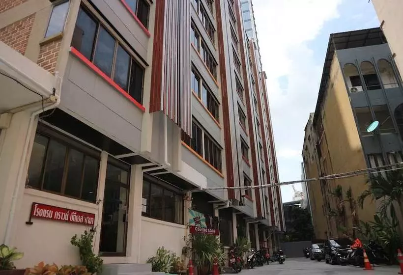 Hotel Crown Bts Nana