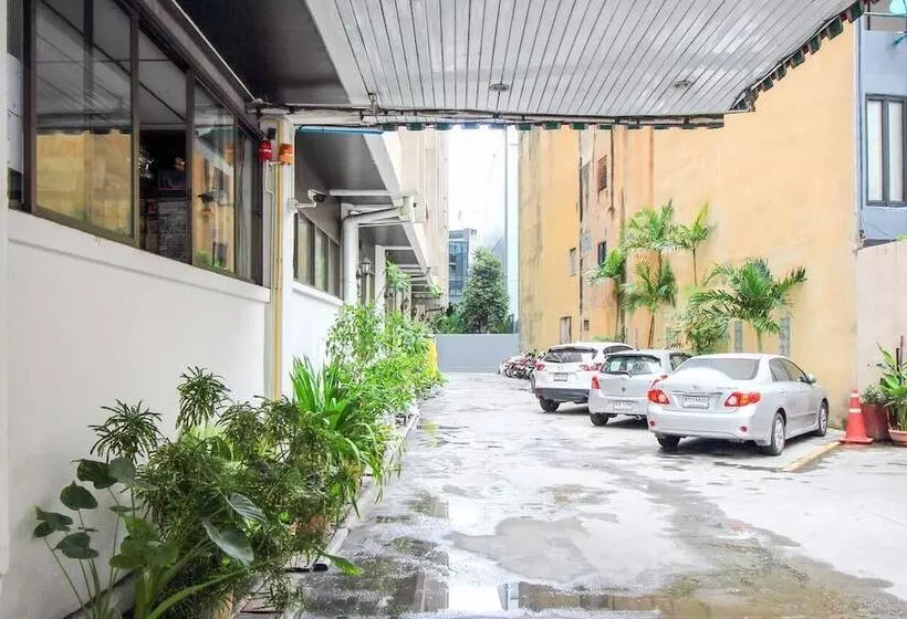 Hotel Crown Bts Nana