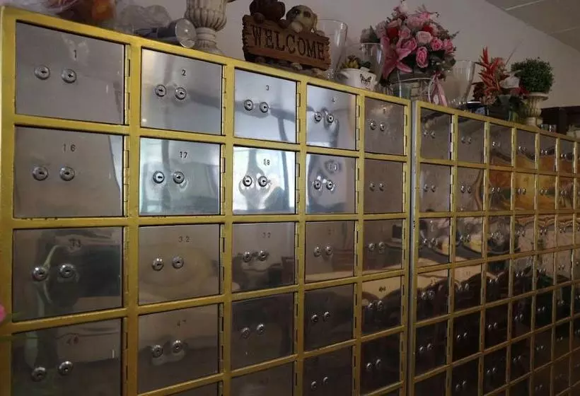 Hotel Crown Bts Nana