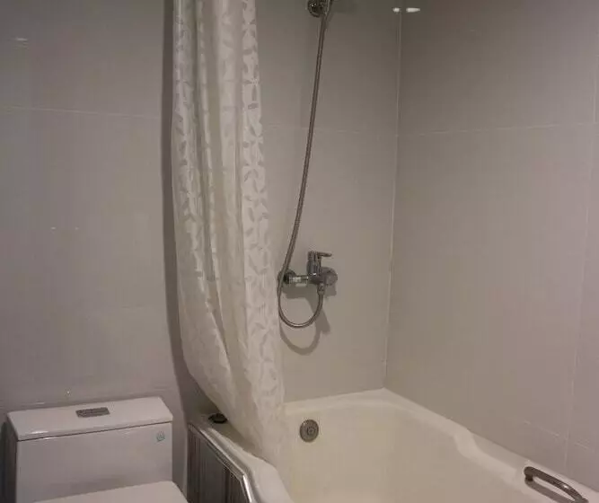 Hotel Crown Bts Nana