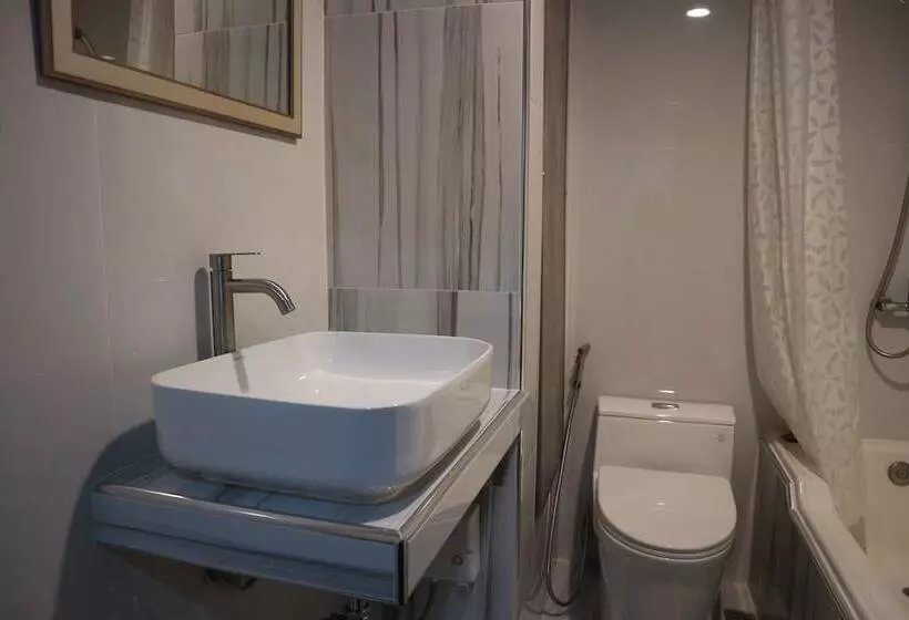 Hotel Crown Bts Nana