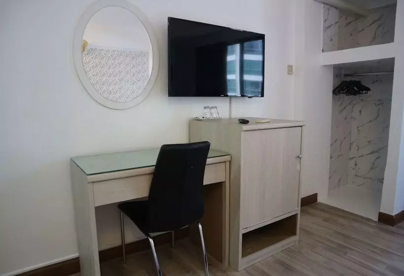 Hotel Crown Bts Nana