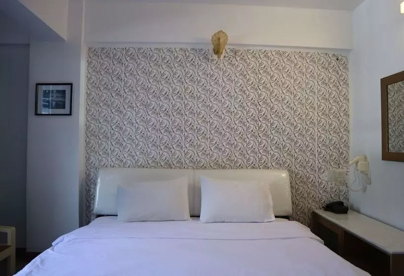 Hotel Crown Bts Nana