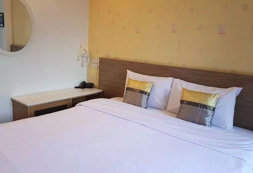 Hotel Crown Bts Nana