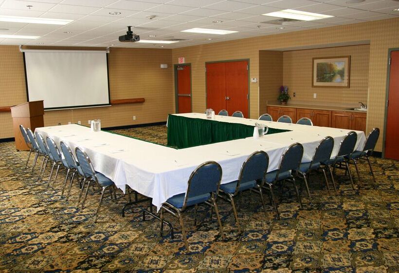 ホテル Hampton Inn & Suites Jamestown