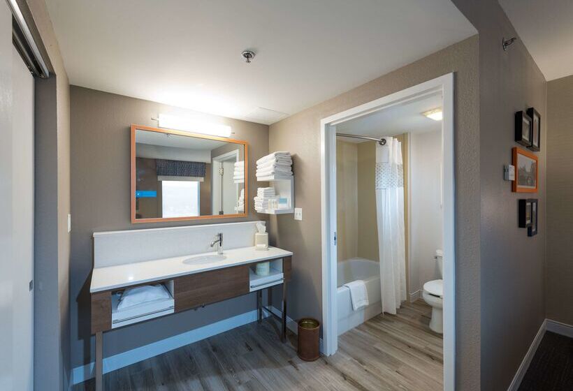 ホテル Hampton Inn & Suites Jamestown