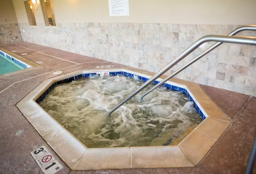 Holiday Inn Express Hotel & Suites Northwood By Ihg