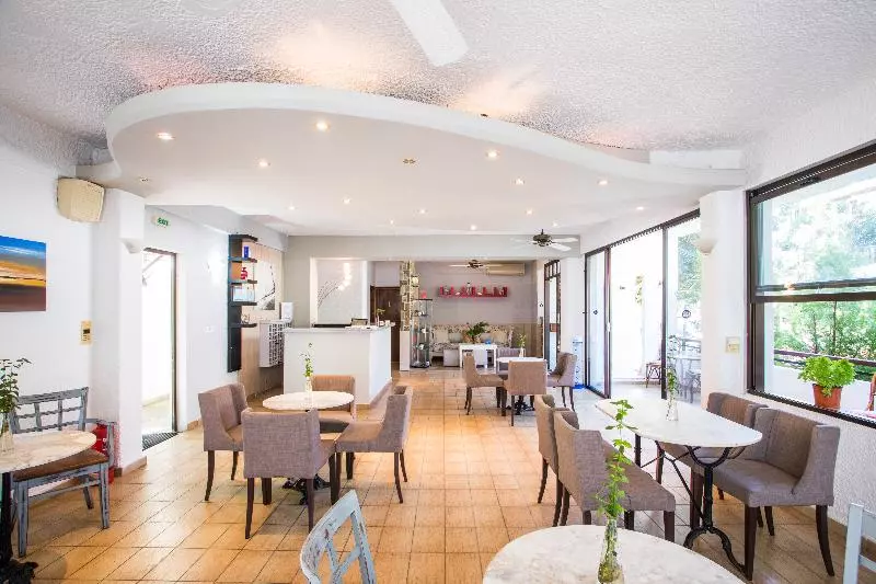 בית מלון כפרי Potidea Golden Beach