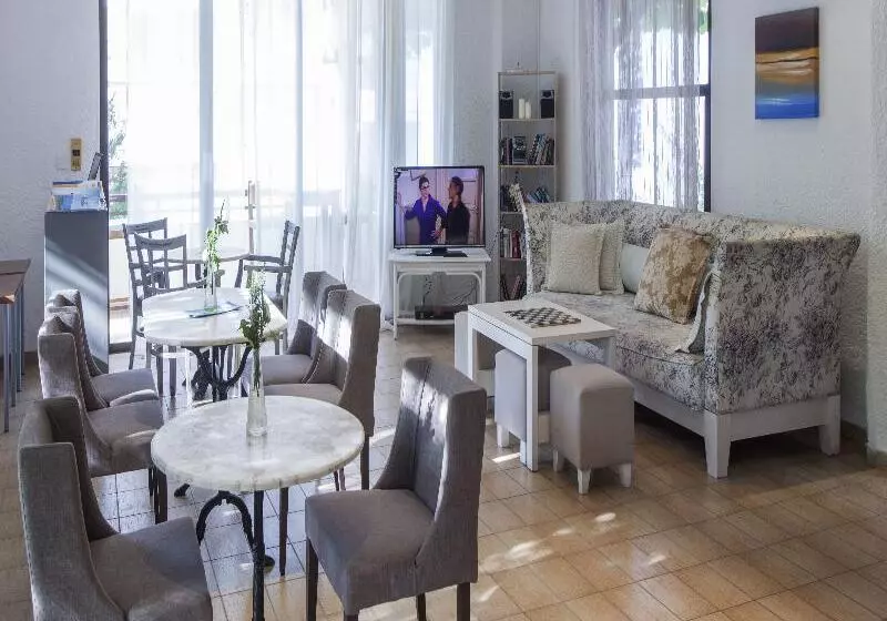 בית מלון כפרי Potidea Golden Beach